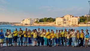 "Вітаємо нашу Україну з Днем Прапора та Днем Незалежності! З тобою в серці": в окупованому Севастополі влаштували патріотичний флешмоб. ФОТОрепортаж
