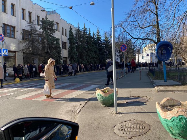 Співробітникам МВС на вході до міністерства вимірюють температуру, - Геращенко 01