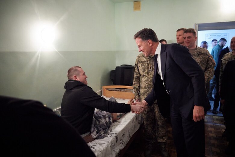 Зеленський і Рютте відвідали поранених воїнів в Одесі