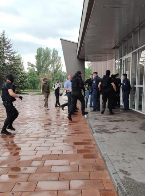 ДФС проводить обшуки в Криворізькій міській раді 03