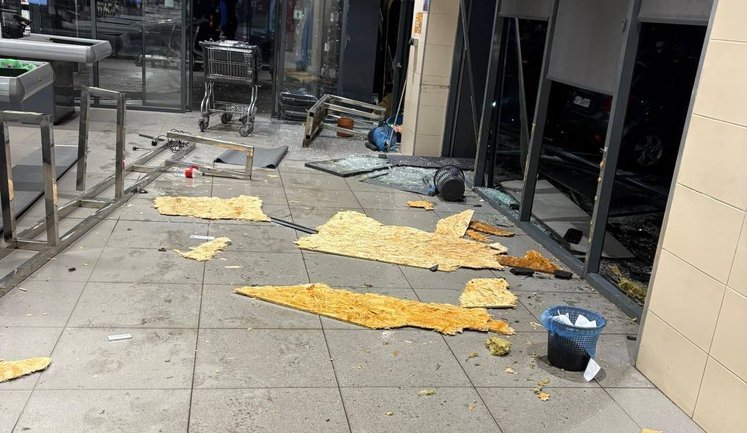 Car exploded near supermarket in Kharkiv