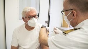 Штайнмаєр вакцинувався від коронавірусу препаратом AstraZeneca