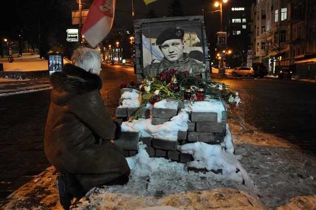 В центре Киева почтили память первых жертв Революции Достоинства 02 В центре Киева почтили память первых жертв Революции Достоинства 02