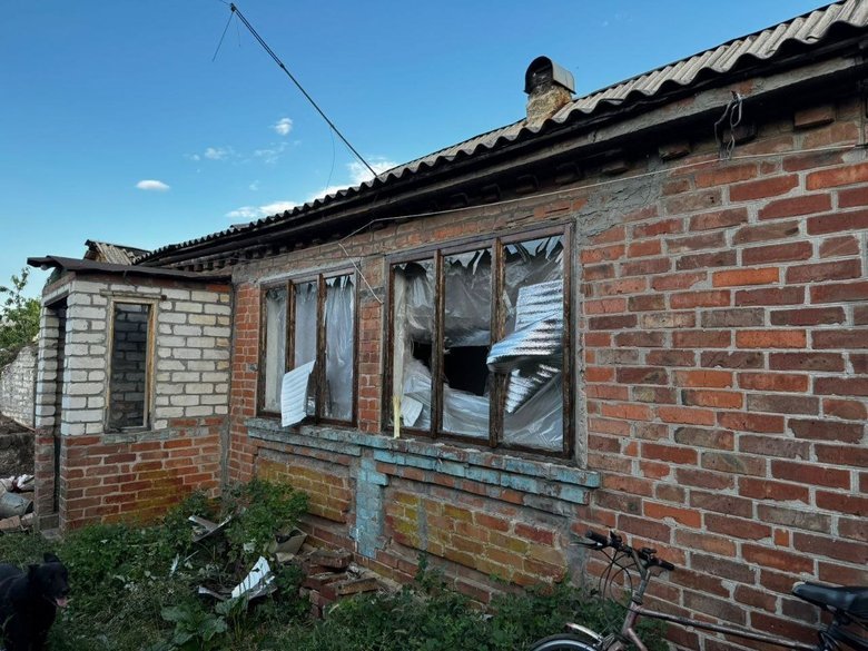 62 civilian buildings destroyed'єкти та восьмеро поранених: наслідки атак РФ на Донеччині