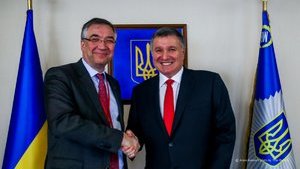 Аваков и посол Канады Ващук согласовали старт следующего этапа реформы МВД - подготовку сельских офицеров полиции. ФОТОрепортаж
