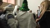 Волонтеров не пустили в отделение Главного военного госпиталя столицы, они хотели поздравить украинских воинов. ФОТО