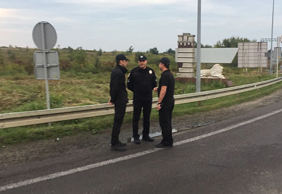 Ніч біля КПП Краковець минула спокійно, - поліція 02 Ніч біля КПП Краковець минула спокійно, - поліція 02