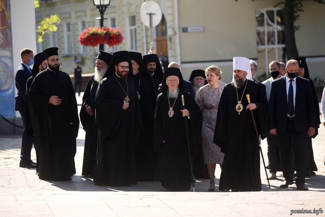 Варфоломей провел благодарственную молитву в Михайловском соборе 06