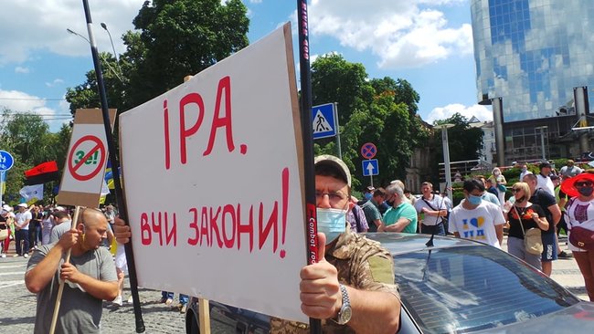 Після акції під ДБР багатотисячна хода попрямувала до Печерського суду на підтримку Порошенка і проти політичних репресій 11