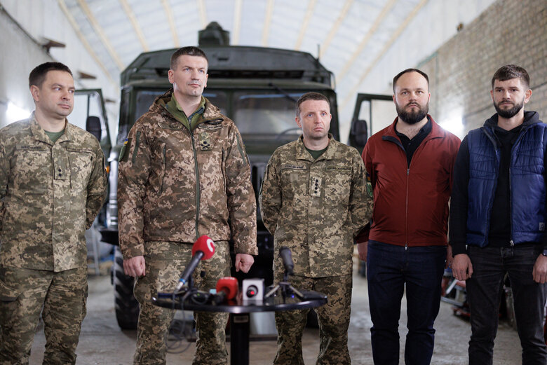 Тачки на ТРОкачку: в Украине запустили проект по ремонту грузовиков для фронта 06 Тачки на ТРОкачку: в Украине запустили проект по ремонту грузовиков для фронта 06