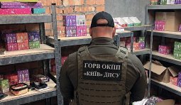 На Київщині правоохоронці вилучили пристрої для паління
