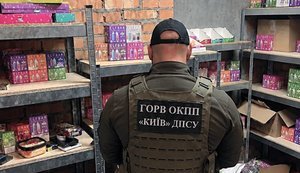 В Киевской области правоохранители изъяли более 3 тысяч устройств для курения на сумму 3 миллиона гривен. ФОТОРЕПОРТАЖ