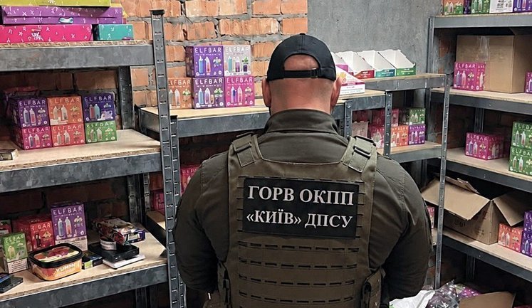 В Киевской области правоохранители изъяли более 3 тысяч устройств для курения на сумму 3 миллиона гривен. ФОТОРЕПОРТАЖ