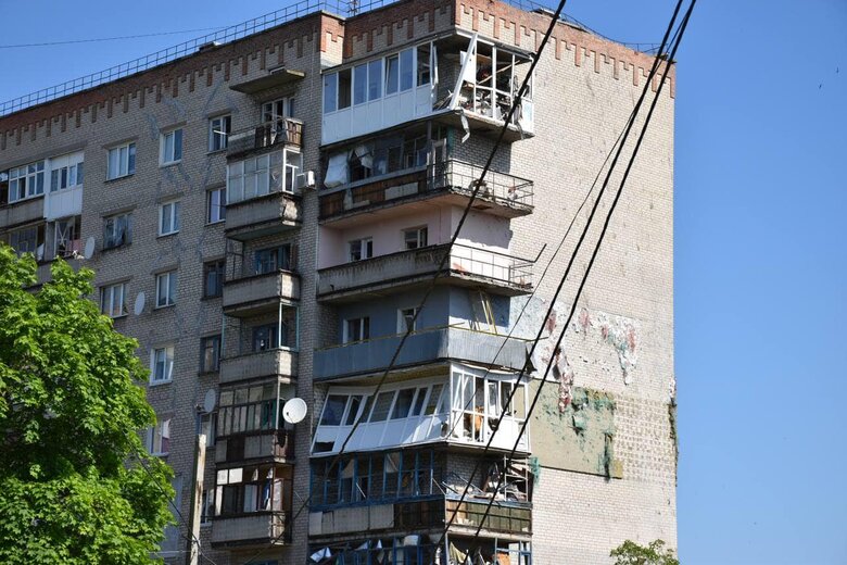 Наслідки ворожих ударів по спальних районах Краматорська: пошкоджено 11 багатоповерхівок, дитсадок та котельня 01