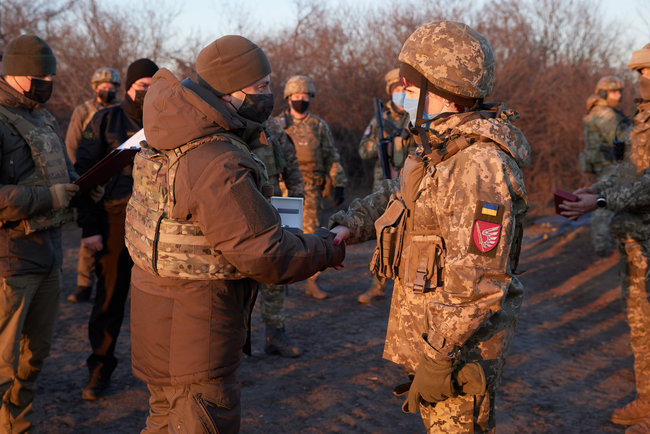 Берегите себя, вы - герои!, - Зеленский встретился с военнослужащими на передовой (обновлено) 13
