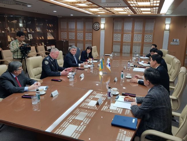 Обсудили с руководством корейских правоохранительных органов вопросы безвизового режима и борьбу с киберпреступностью, - Аваков 02