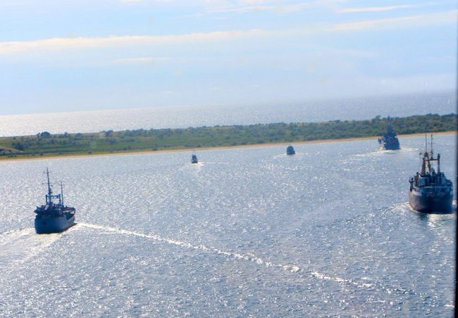 Українські ВМС відпрацювали маневри за стандартами НАТО в Чорному морі 02