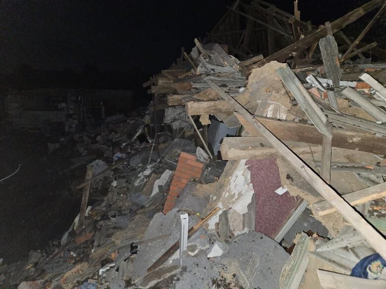 Доба на Донеччині: обстріл 10 громад, у Лимані 2 шахеди влучили в будинок, є загиблі та поранені 04 Доба на Донеччині: обстріл 10 громад, у Лимані 2 шахеди влучили в будинок, є загиблі та поранені 04