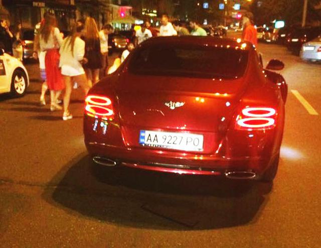 Сын депутата Шуфрича на Bentley сбил мужчину в центре Киева 01