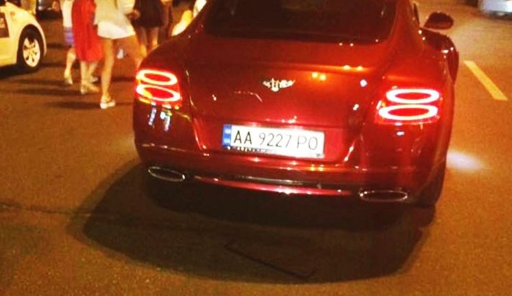Сын депутата Шуфрича на Bentley сбил мужчину в центре Киева. ФОТО