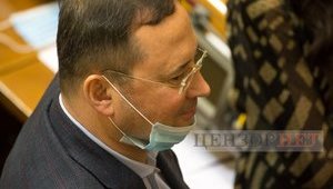 "Слуга народу" Колюх під час засідання ВР бронює готель для відпочинку: розглядає варіанти в Домініканській республіці за $6750. ФОТО