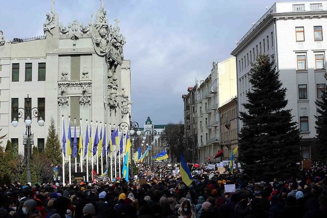 Благодарны митингующим за соблюдение действующего законодательства во время мирной акции на Банковой, - МВД 01