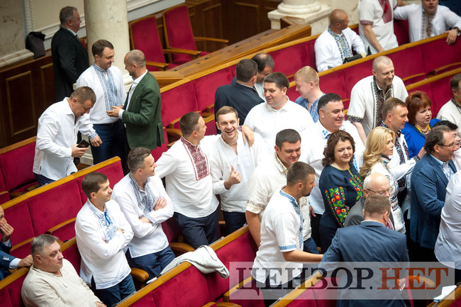 Нардепы от Оппоблока проигнорировали День вышиванки 03