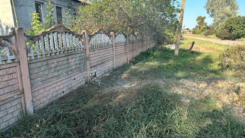 Оккупанты ударили кассетными боеприпасами по селу на Харьковщине, ранен мужчина 03