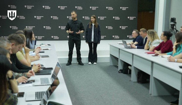 Потребности фронта, новые технологии и разработки: Хмара встретился с представителями украинских оборонных предприятий и ассоциаций