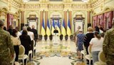 Зеленский вручил 25 сертификатов на квартиры Героям Украины и семьям погибших воинов. ФОТОрепортаж