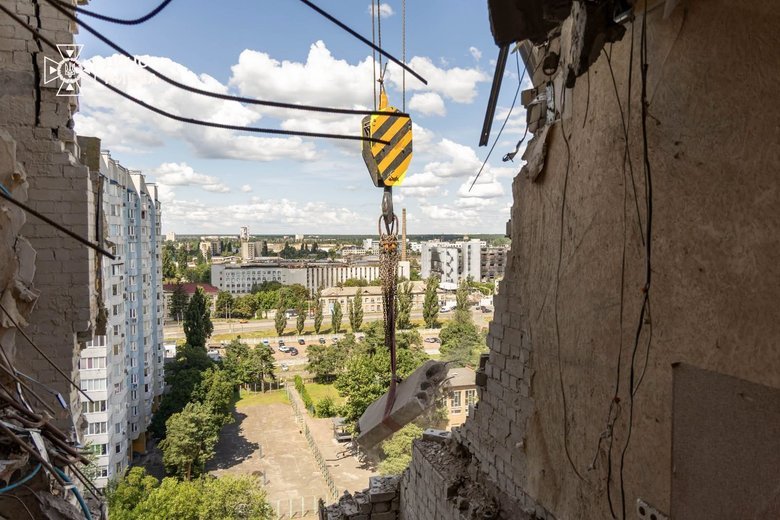 У 16-поверхівці на Дарниці в Києві завершено аварійно-рятувальні роботи