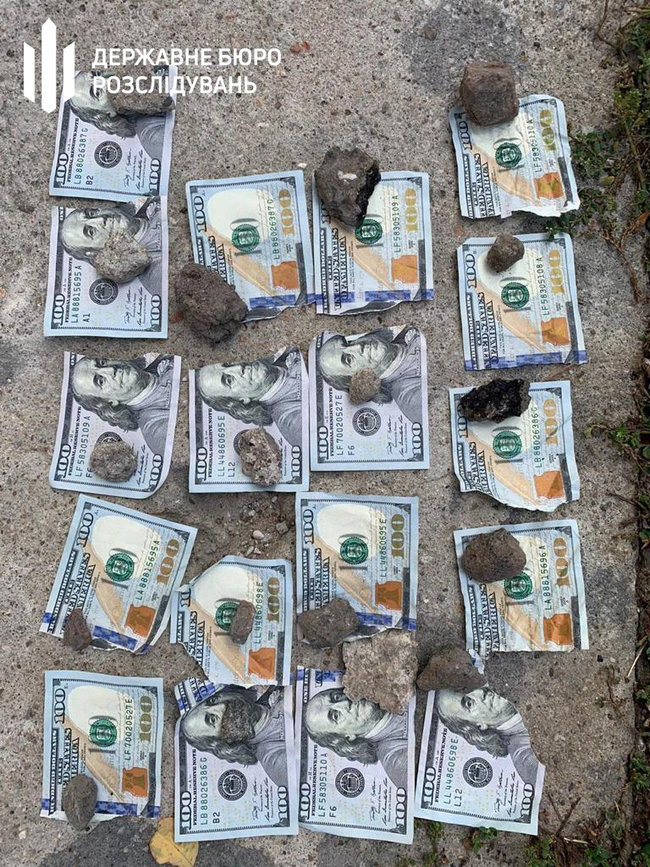 Чиновник одесской колонии задержан на взятке в $1,2 тыс., посредник пытался сбежать и рвал купюры, - ГБР 06 Чиновник одесской колонии задержан на взятке в $1,2 тыс., посредник пытался сбежать и рвал купюры, - ГБР 06