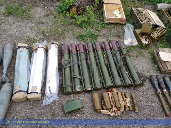 СБУ обнаружила схрон с оружием на Луганщине 02