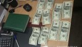 Две женщины предлагали следователю $1000 за закрытие дела против одной из них, - Нацполиция. ФОТОрепортаж