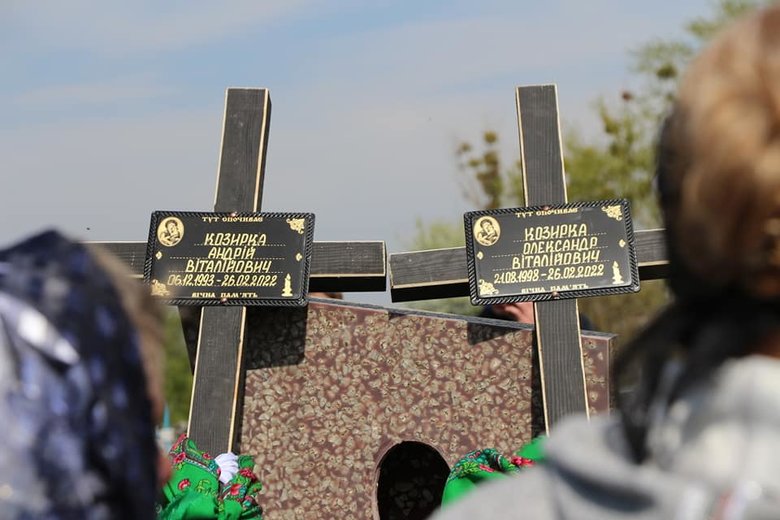 Soldiers of 91st separate regiment of operational support Andrii and Oleksandr Kozyrka, who died in battle with Russian occupiers, were buried in Sumy region 09