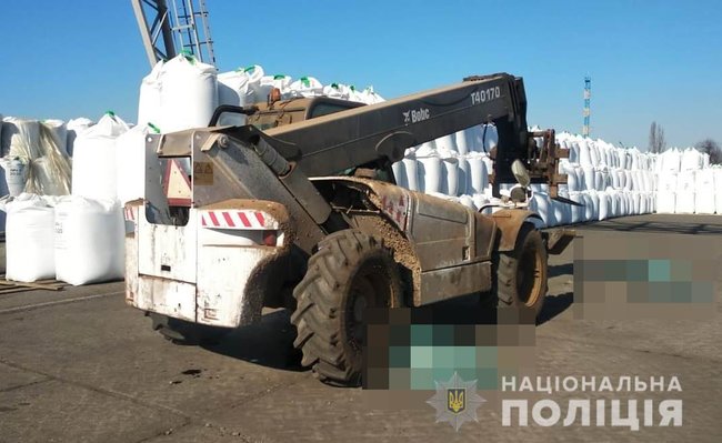 Погрузчик насмерть задавил охранника и кладовщицу в порту Одессы 02