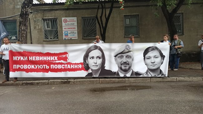 Суд почав підготовче засідання у справі Шеремета: під будівлею відбувається акція на підтримку Антоненка, Дугарь і Кузьменко 12