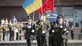Із загиблим унаслідок російського обстрілу воїном 74-го ОРБ Андрієм Вискребцем попрощалися в Запоріжжі. ФОТОрепортаж
