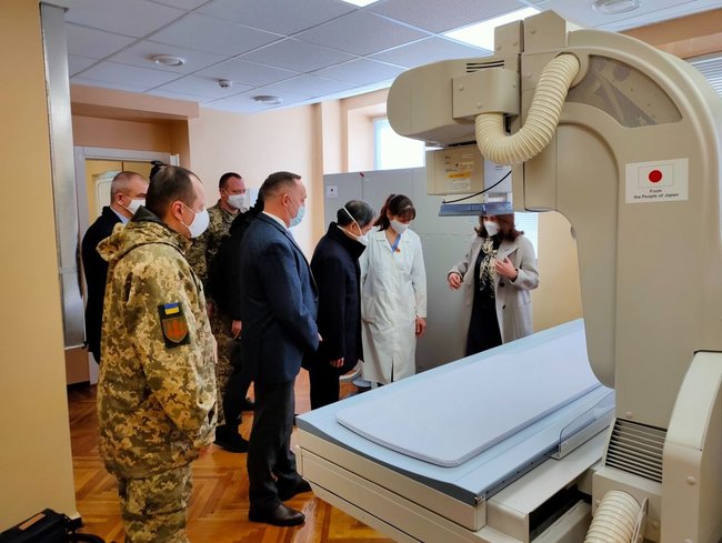 Японія передала до військового госпіталю в Ірпені стаціонарний рентгенівський апарат 01