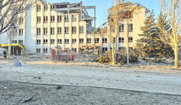 РФ уничтожила здание Главпочтамта "Укрпочты" в Краматорске. ФОТО