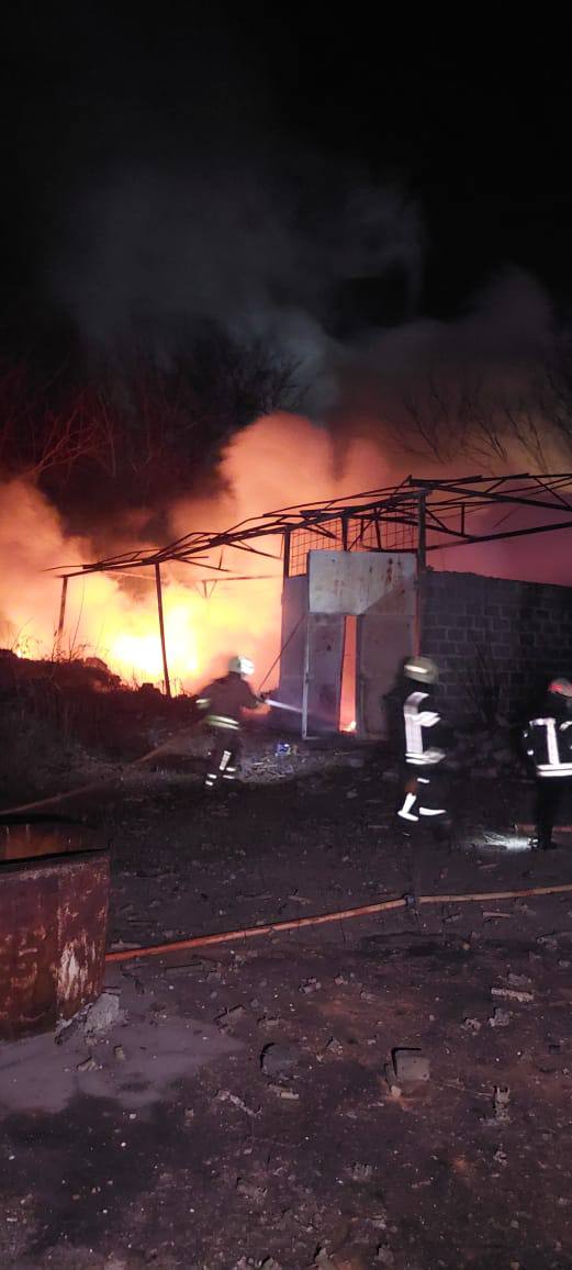 Доба на Харківщині: масштабна пожежа після влучання у склад піротехніки у Харкові та обстріли понад 20 населених пунктів 02