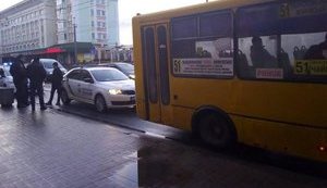 17-річний хлопець викрав у Рівному маршрутку і возив містом пасажирів