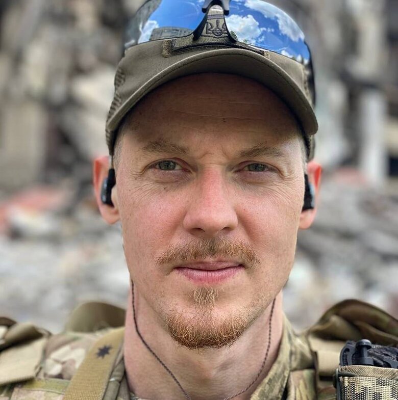 Музикант і боєць 130 батальйону ТрО Сергій Василюк: Ворог відступив, причому панічно, лишаючи не лише провізію, але й боєкомплекти та дуже солідне озброєння, якого у нас і близько не було 02 Музикант і боєць 130 батальйону ТрО Сергій Василюк: Ворог відступив, причому панічно, лишаючи не лише провізію, але й боєкомплекти та дуже солідне озброєння, якого у нас і близько не було 02