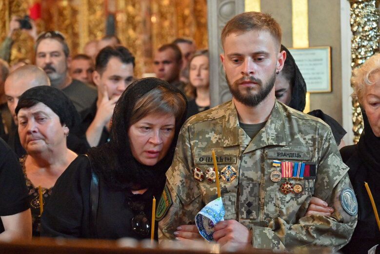 Із полковником, депутатом Київради від ЄС Сергієм Ільницьким (Сокіл), який загинув у бою проти рашистів у лавах піхоти 28 ОМБр, попрощалися в Києві 06
