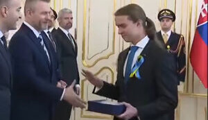 Словацкий школьник отказался пожать руку президенту Пеллегрини: Он лжет и манипулирует. ВИДЕО