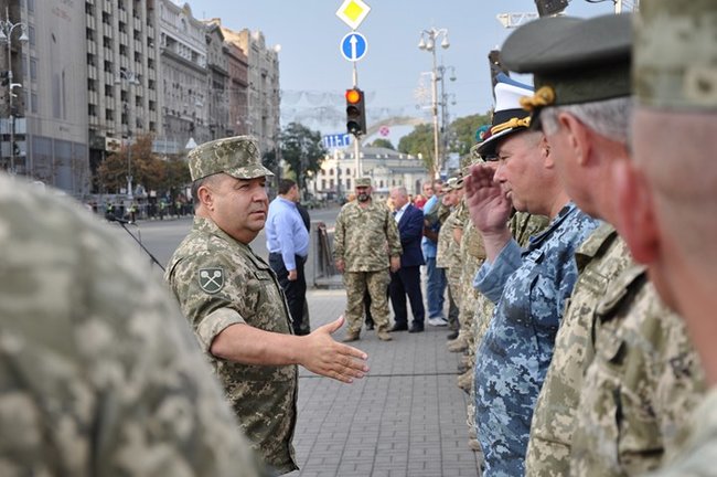 Від Точки-У до Джавелінів: вражаючі кадри 250 одиниць бойової техніки на Хрещатику 16