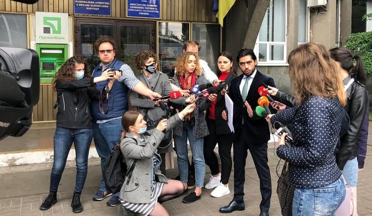 "Слуга народу" Лерос подав у НАЗК заяву про порушення Буславець антикорупційного законодавства: "Рятує робоче місце сина в "Енергоатомі". ДОКУМЕНТ