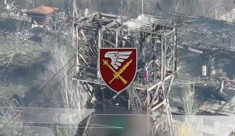 Мирноград під контролем ЗСУ: бійці 38-ї ОБрМП дроном знищили прапор росіян. ВIДЕО