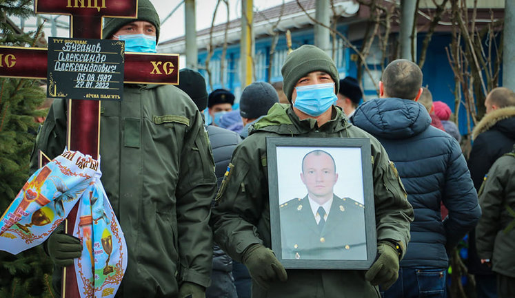 В Херсонской области простились с тремя нацгвардейцами, погибшими в результате стрельбы на "Южмаше". ФОТОрепортаж