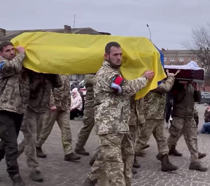 На Рівненщині попрощались із прикордонником Сергієм Радьком, який загинув на Луганщині, захищаючи Україну 02 На Рівненщині попрощались із прикордонником Сергієм Радьком, який загинув на Луганщині, захищаючи Україну 02